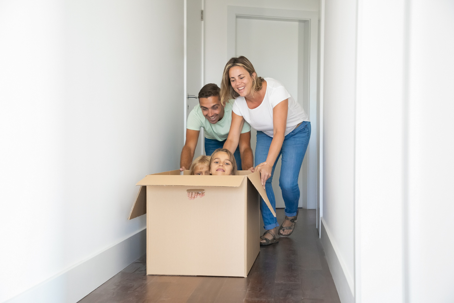 family moving cleaning service